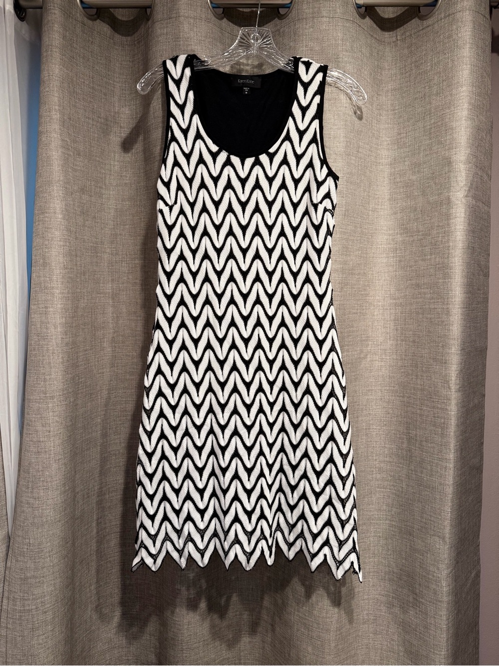 Karen Kane Black and White Chevron Sleeveless Knit Dress